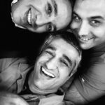 Pejman Jamshidi Instagram - "ما همه با هم هستيم" تنها يك روز از بازي من در اين پروژه مونده. كار با يك گروه عالي و دوست داشتني از كارگردان بگير تا باقي عوامل ، درجه يك و همراه و باحال. به من كه كلي خوش گذشت. پ.ن : در كنار دو رفيق عزيزم عليرضا جان شمس و يوسف خان وجدان دوست در پشت صحنه كار كه از عكس ، حال فيلم و اين روزهاي ما پرواضحه.هميشه لبتون خندون