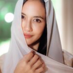 Pevita Pearce Instagram – Wrappes in softness and long-lasting freshness