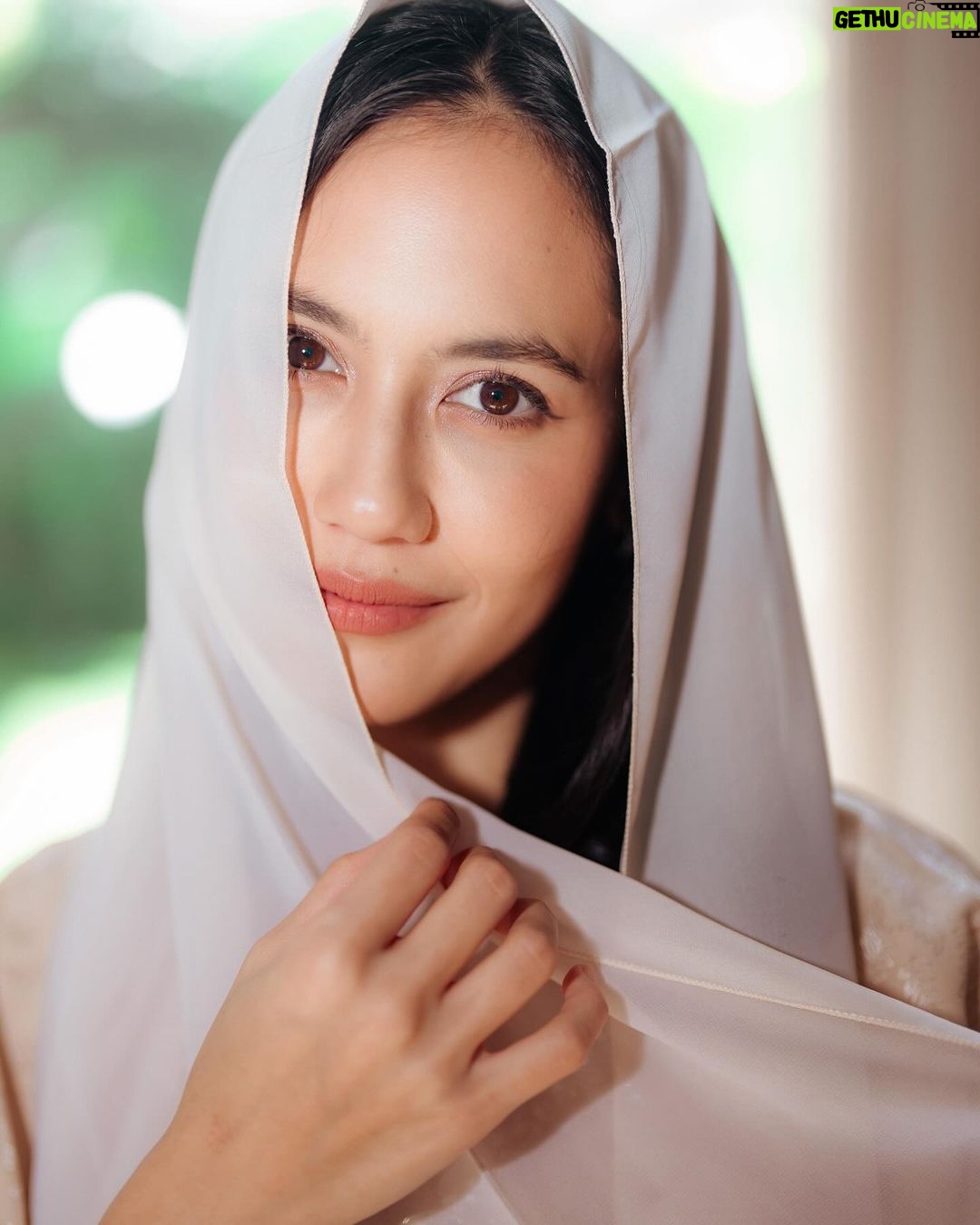 Pevita Pearce Instagram - Wrappes in softness and long-lasting freshness