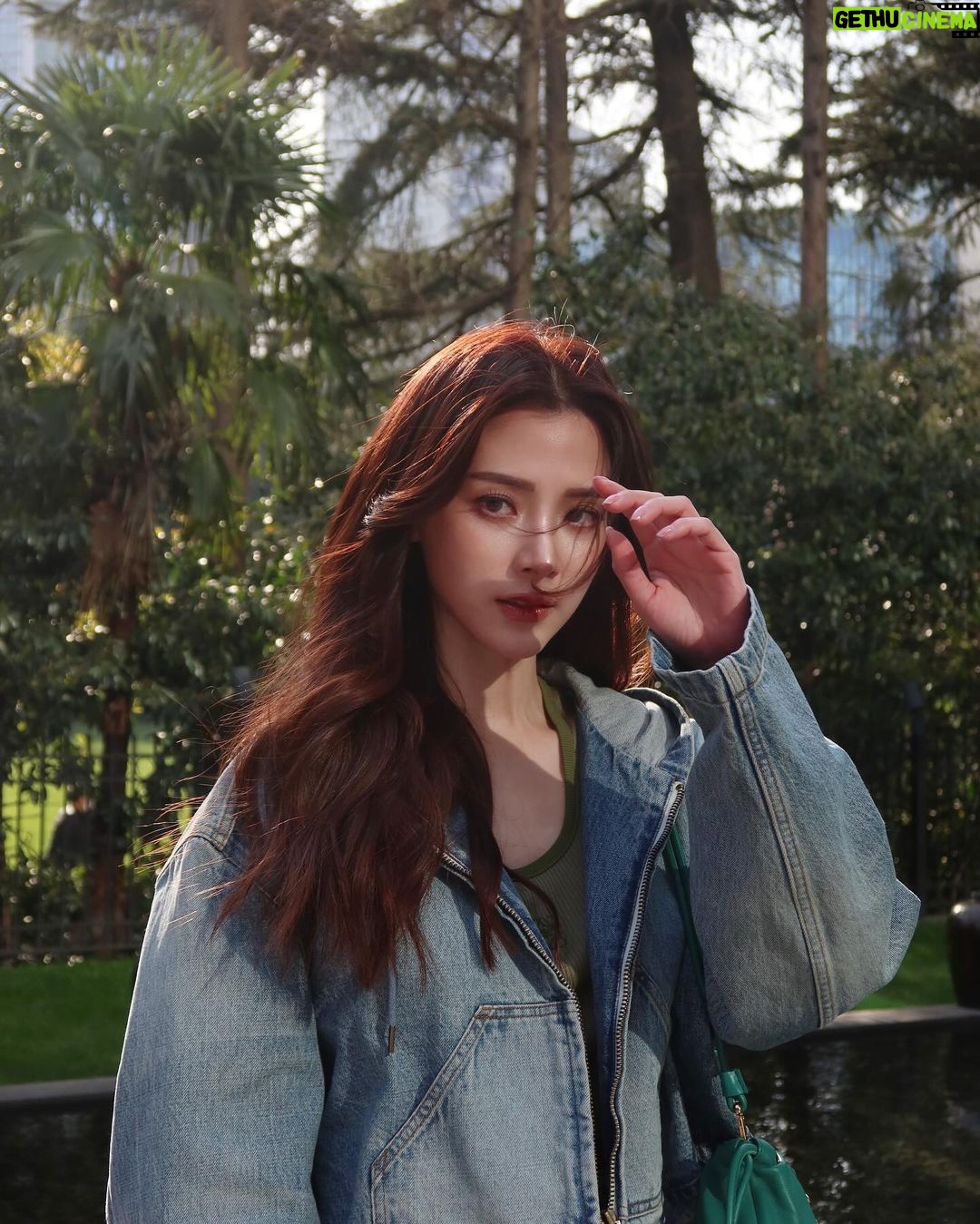 Pimchanok Luevisadpaibul Instagram - 🌳☀️ #tbt Shanghai City