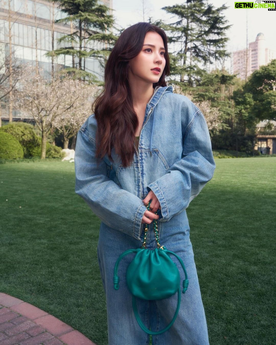 Pimchanok Luevisadpaibul Instagram - 🌳☀️ #tbt Shanghai City