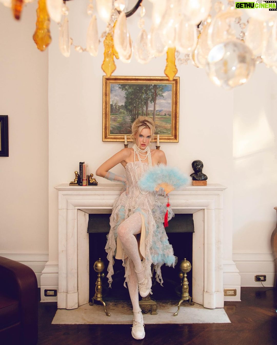 Polina Pushkareva Instagram - Immigrants will understand: there’s nothing that makes me as happy as Halloween. You watch people celebrating it in movies, trick or treating, dressing up and here you are, it took you years to come to the US and now you are a part of it and appreciate it probably even more than others New York, New York