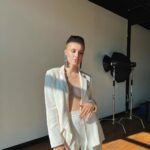 Polina Pushkareva Instagram – Как я хакнула свой мозг с помощью денег 

Тык-тык сердечко ❤️

За пару лет инвестиций мои приоритеты изменились кардинальным образом. Так ору с того, что буквально год назад летать бизнесом для меня было дорого, а сливать в три раза больше в бутиках — ноу проблем.

И дело не в том, что не в шмотках счастье. А в том, что я поняла главный принцип. Инвестиции в себя и свое развитие — лучший выбор в любое время. Только они могут принести вам качественные изменения и огромные дивиденды.

Так что теперь комфорт важнее всего: ассистенты, помощница по дому, ежедневный клининг, самые лучшие врачи, топовое жилье. Изменилась я, поменялись приоритеты, и денег стало в разы больше. 

Порой наши ежедневные расходы замыливают глаза и кажется, что финансы улетают, и места инвестициям ну точно нет. НО! Если у вас есть пара долларов в день, значит, вы 100% можете инвестировать и собрать приличный капитал. Вопрос только в том, хотите ли. 

Почему я так топлю за инвестиции и «подсадила» на них уже всех знакомых? 

Потому что это стабильность. Раньше у меня начиналась паника, если думала, что деньги могут закончиться. Сейчас я чувствую себя спокойно, ведь мои финансы работают на меня и приносят еще больше денег.

Инвестиции меняют ваш мозг. Факт! Многие ребята прямо на курсе находили дополнительные источники заработка и собирали портфели, чтобы побыстрее закрыть ипотеки. А я уже задумываюсь о покупке второй квартиры в НЙ, и тоже за счет инвестиций.

Конечно, можно подождать пару десятков лет пока вы станете богатыми, успешными и знаменитыми. Но соберете ли вы такой же капитал, как если бы начали сейчас? Точно нет. 

Да, инвестиции — это сложно. Да, придется вникать и разбираться. Да, это игра в долгосрок. Но с Александрой Вальд, которая на пальцах объясняет каждую тему, не понять ну просто нереально.

Money’тизация уже давно перестала быть просто курсом по финансовой грамотности и инвестициям. Мы учим методам, которые не использует вообще НИКТО. Ну, кроме топовых инвесторов 😈

Самые внимательные уже увидели ссылку в шапке и заняли лучшие места. Вписаться еще можно, переходите на сайт и выбирайте тариф.

Стартуем 10 февраля! Финальная Money’тизация будет легендарной 🔥 New York City, N.Y.