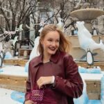 Polina Pushkareva Instagram – 85 целей за год, попробуй. 

Тык-тык сердечко ❤️ 

Ну что? Настал тот день, когда весь Инстаграм в целях, списках и планах. 

Выполнимы ли они? Реальны ли? 
Да, не знаю. Многие пишут 350 целей, а выполняют, сколько, 3, ну 5. 

Так себе перспектива, правда? 
Сегодня я тоже села писать свой список целей. 
Как я это делаю? 

Во-первых начинаю с правильного планирования. 

Представляю себя в декабре 2022 года, то какая я там — мой будущий результат. А значит целями становится все, что позволит мне этого достичь. 
Формирую цели по разной степени сложности, но все пишу в один список. Например, открыть офис своей компании — сложно, посетить Кейптаун — просто. 
НИКОГДА НЕ КОПИРУЮ чужие цели. 
Кстати, не обязательно писать 350000 целей, чаще всего, когда целей дофига, они не реальные 🤪 

Второе — начинаю вjoбывать и не останавливаюсь. 

Предлагаю начать со мной🔥 
На новогодней распродаже мы запустили ПАКЕТ ВJОВЫВАТЕЛЯ — это три месяца работы над целями. 

Первый месяц стартует уже 25 января, в феврале ты уже зачеркнешь первые цели в своём списке😈 Последняя часть пакета начнётся в апреле. 
Кроме пакета, ты можешь выбрать отдельно 10 поток для себя или в подарок. 

Ты реально можешь хотеть все, главное знать, как этого добиться. 
Я закрываю цели, потому что знаю, что надо сделать для этого. Если бы я просто хотела, но не пробовала, так бы и жила в коммуналке в спб. 
Но выбрала начать и пробовать, теперь ты можешь делать это со мной. 

Может хватить мечтать и пора начать ебашить ради себя? 

Подключайся к комьюнити достигаторов. 
Ссылка в шапке ❤️
