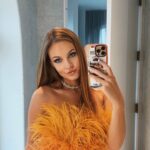 Polina Pushkareva Instagram – Сегодня мне 25, и я подарила себе квартиру в Нью-Йорке 

Тык-тык сердечко ❤️

Моя самая большая мечта в жизни — это квартира в Нью-Йорке. Я мечтала о ней сколько себя помню.

Когда в 2018 году приехала в США и только начала работать менеджером блогера, я рассматривала жилье, видела цены и чуть ли не плакала. 

Маленькая квартира в Бруклине стоила в районе 650-700 тысяч долларов. Тогда эта цена казалась абсолютно недостижимой. В лучшем случае я рассчитывала купить небольшую студию в Бруклине лет через 10, но точно не раньше.

2021 год. Мне 25 лет, и сегодня я оплатила собственную квартиру в Нью-Йорке.

Это огромная трехкомнатная квартира на 40-м этаже в офигенном районе Нью-Йорка стоимостью 300 миллионов рублей. Вместе с налогами она мне вышла чуть больше 4 миллионов долларов.

Я собой ужасно горжусь.

Эта квартира — как маркер моего роста. То, что казалось нереальным совсем недавно, стало моим.

В январе я получаю ключи и заселяюсь.

А пока давайте посмотрим, куда еще Полину, начавшую работать менеджером блогера в 2018 году, занесет в этой жизни ❤️