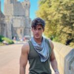 Polo Morín Instagram – Los grandes castillos están hechos de pequeñas piedras,
los grandes éxitos de pequeños progresos. 🏰👨🏼🔧