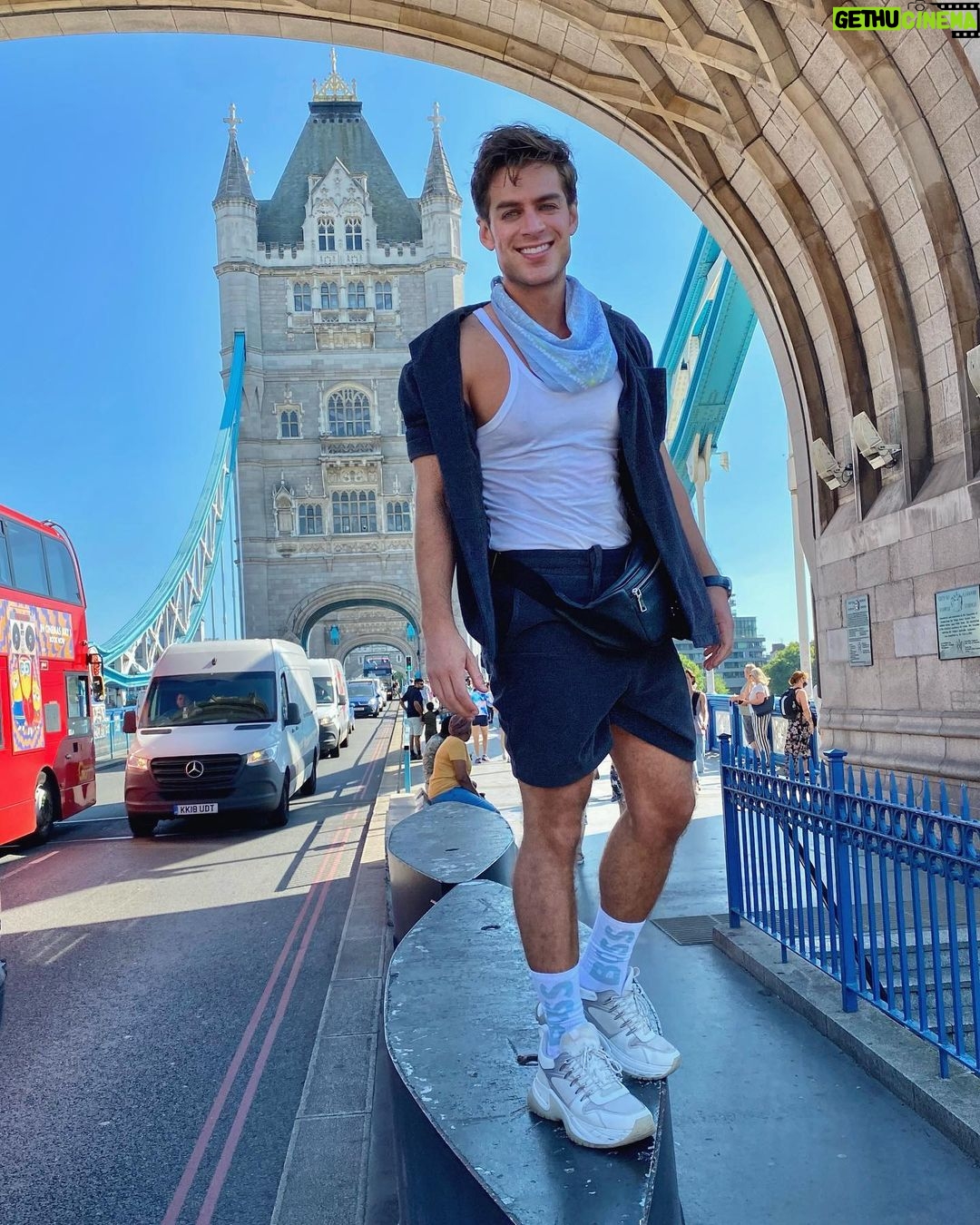 Polo Morín Instagram - La vida es muy corta, y el mundo es muy grande. 🗺🌎🫶🏼 Tower of London