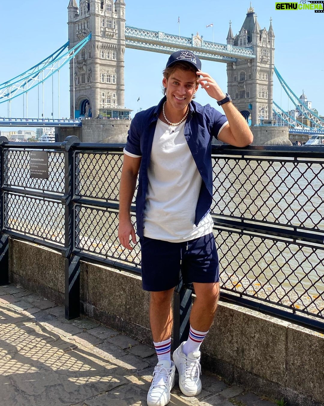 Polo Morín Instagram - 💂🏼🫀 London, United Kingdom