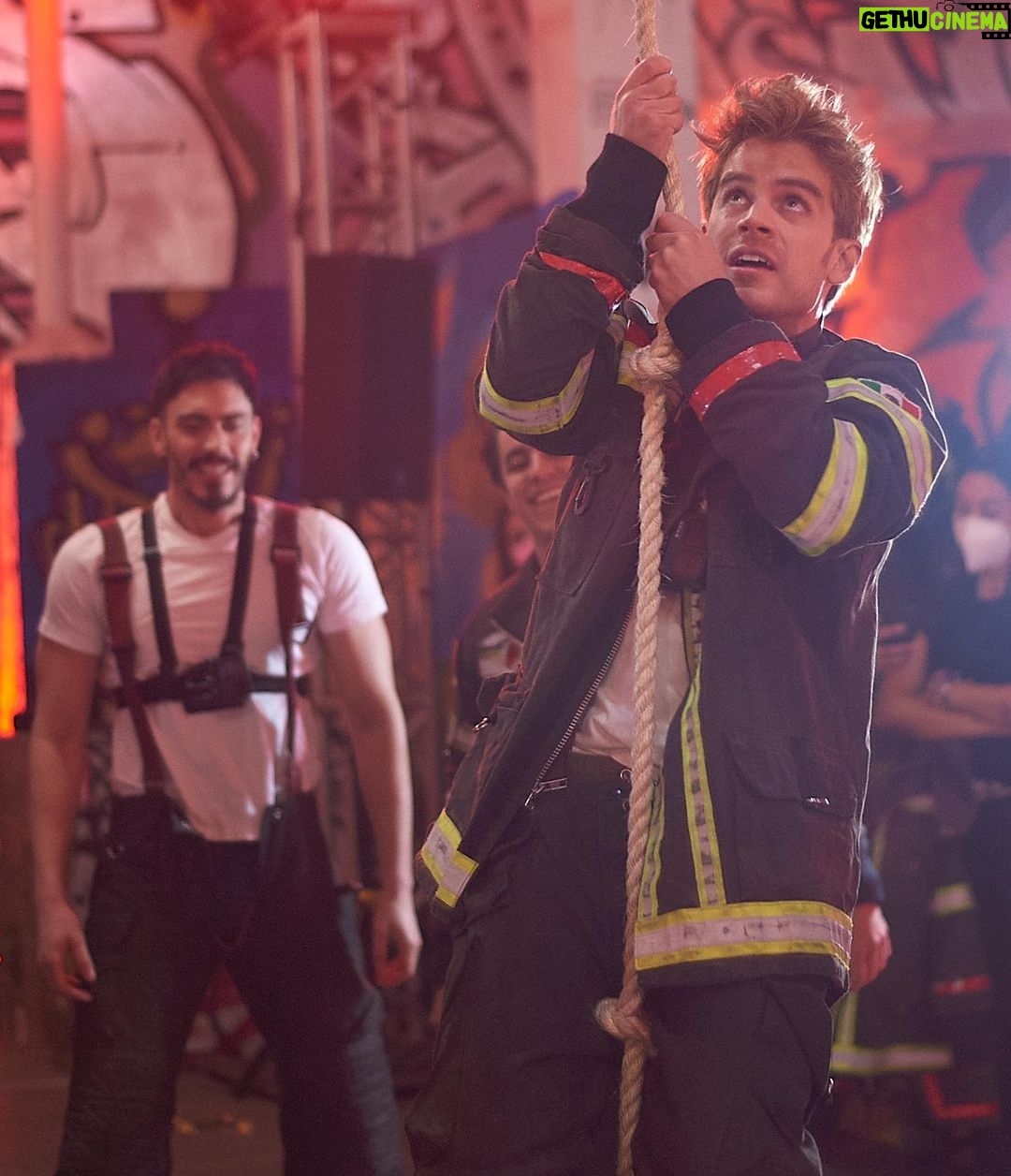 Polo Morín Instagram - Un SUEÑO más cumplido, y lleno de metas por cumplir. 🫶🏼 Ya estamos a UNA SEMANA del estreno de DONDE HUBO FUEGO 🔥 y no saben todo el corazón y el equipo que le metimos a este proyecto… GRACIAS, GRACIAS, GRACIAS…espero que lo disfruten TANTO como nosotros. 🔥🧯