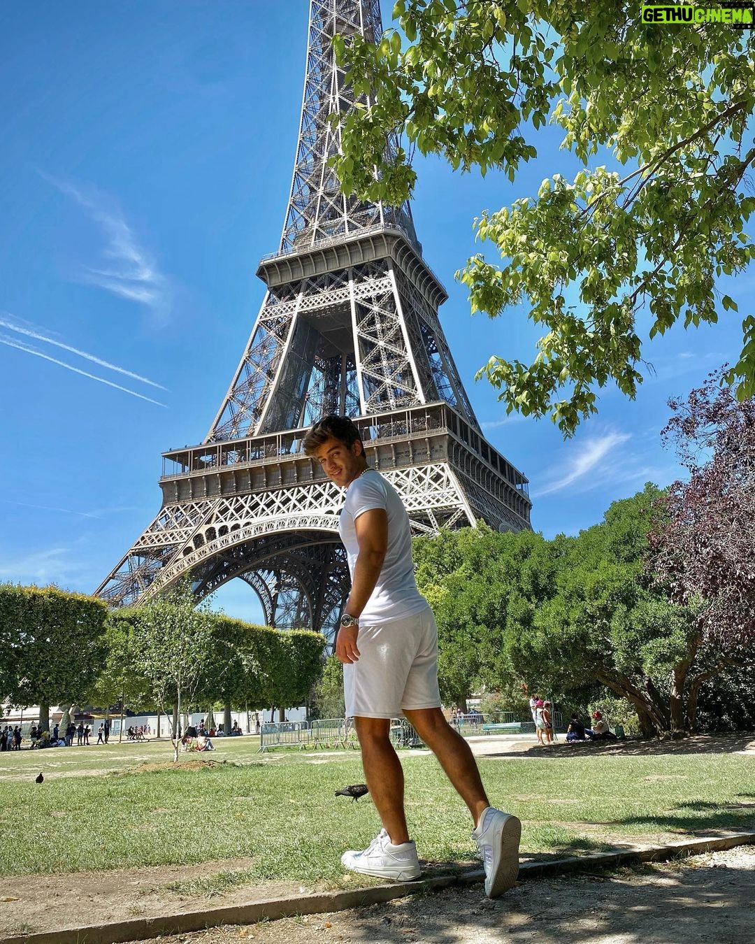 Polo Morín Instagram - Y siempre nos quedará Paris 🔐