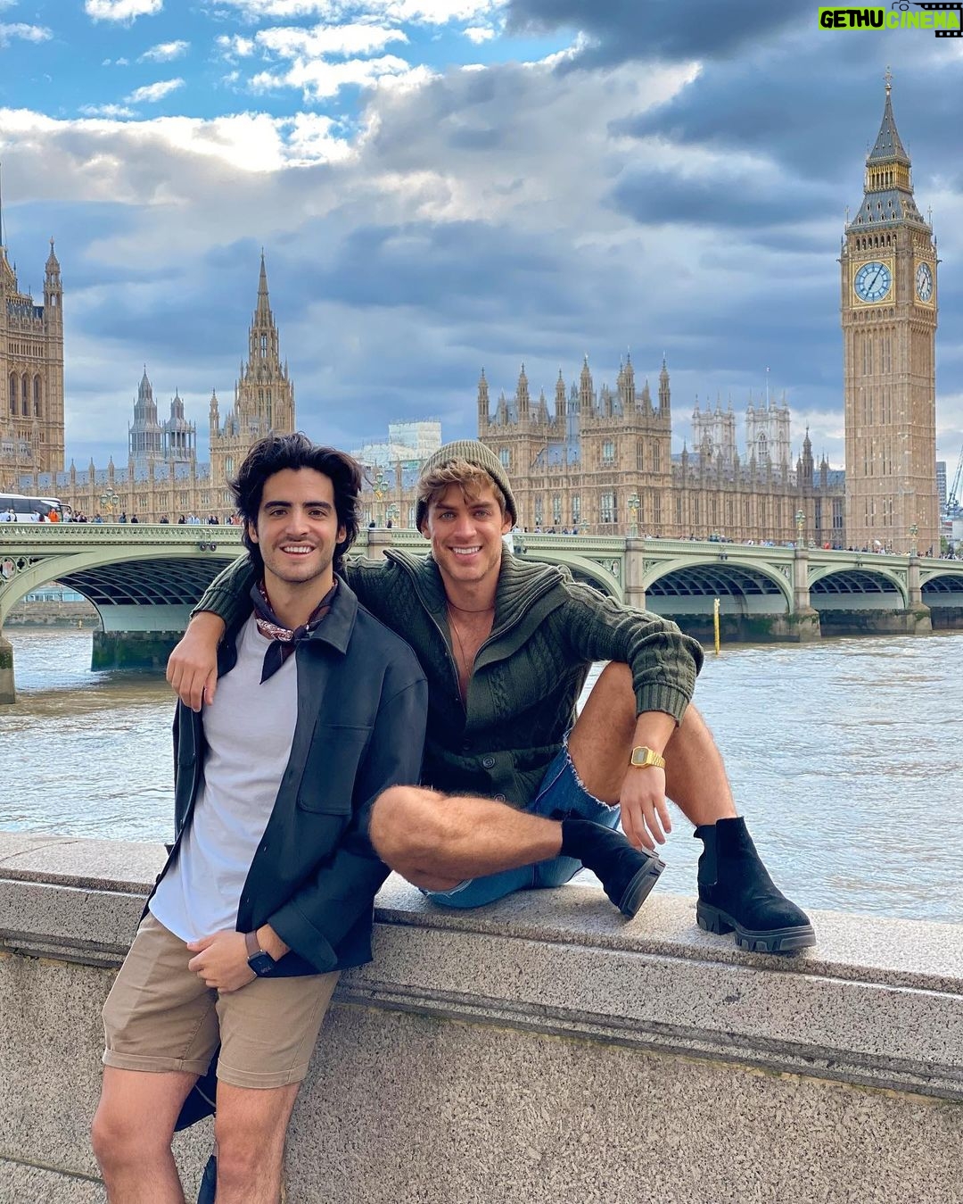 Polo Morín Instagram - Sí, más fotos de estas… me vale, estoy muy muy feliz. :) 🧀🧀🧀 London, United Kingdom