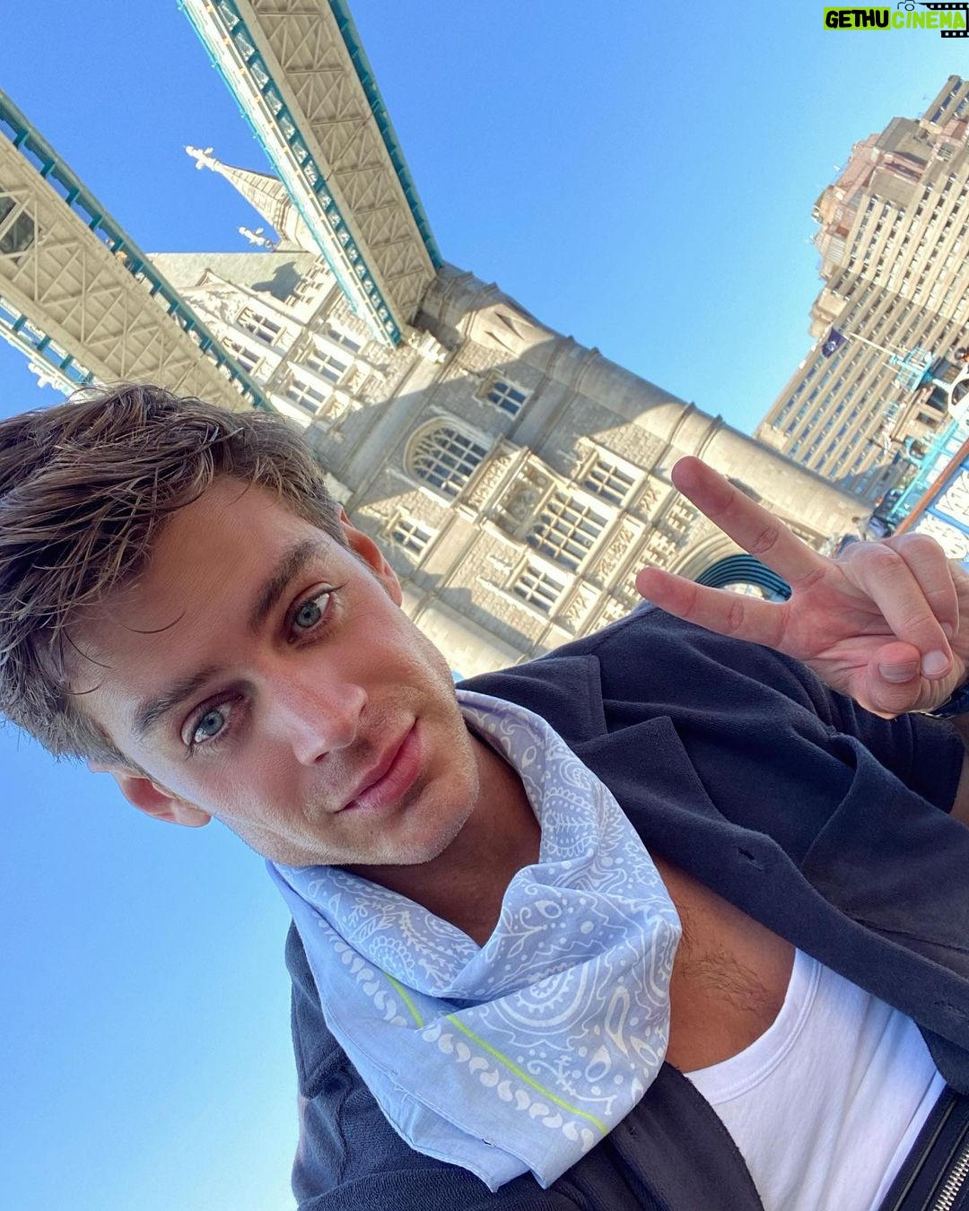 Polo Morín Instagram - La vida es muy corta, y el mundo es muy grande. 🗺🌎🫶🏼 Tower of London
