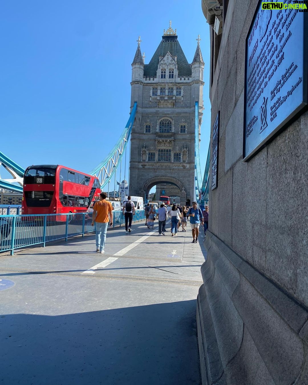 Polo Morín Instagram - La vida es muy corta, y el mundo es muy grande. 🗺🌎🫶🏼 Tower of London