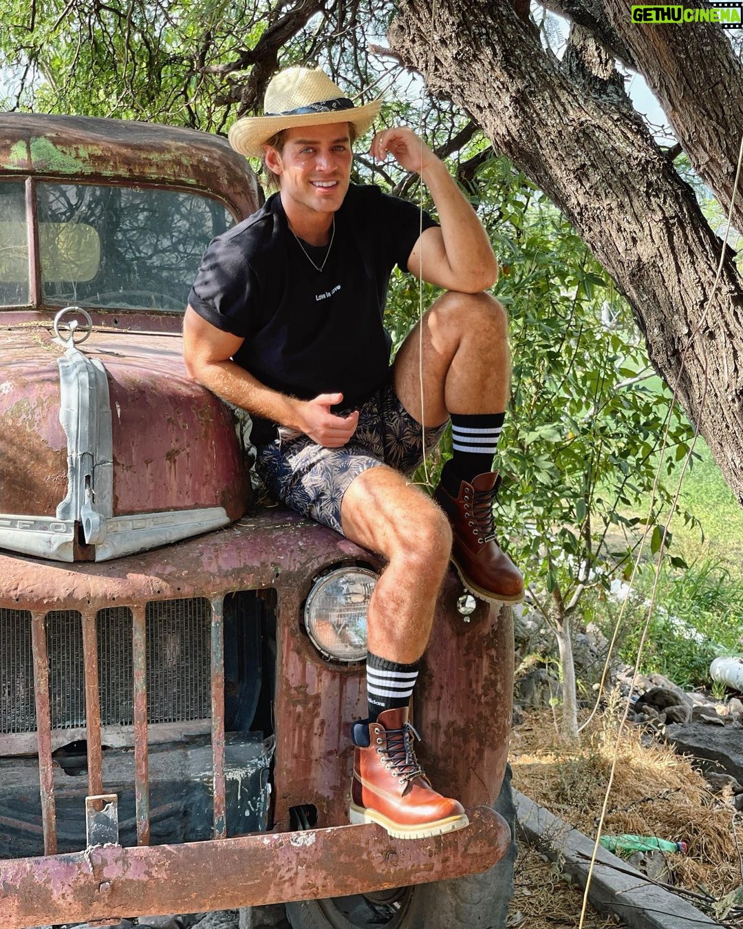 Polo Morín Instagram - Puedes sacar al mexicano de México, pero nunca puedes sacar a México del mexicano. Nos vemos pronto de regreso mi México 🫶🏼🇲🇽