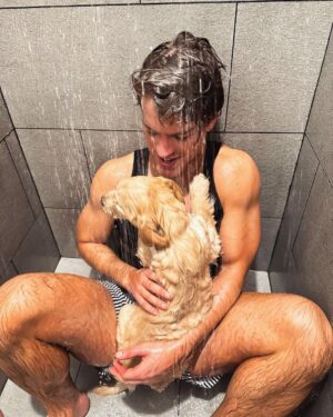 Polo Morín Instagram - Su primer baño 🐾 :)
🦮🫰🏼❣️🐾🫶🏼
#puppy