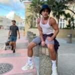 Polo Morín Instagram - Unos perros me hicieron photobomb, me caen bien. 🙃 Miami Beach, Florida