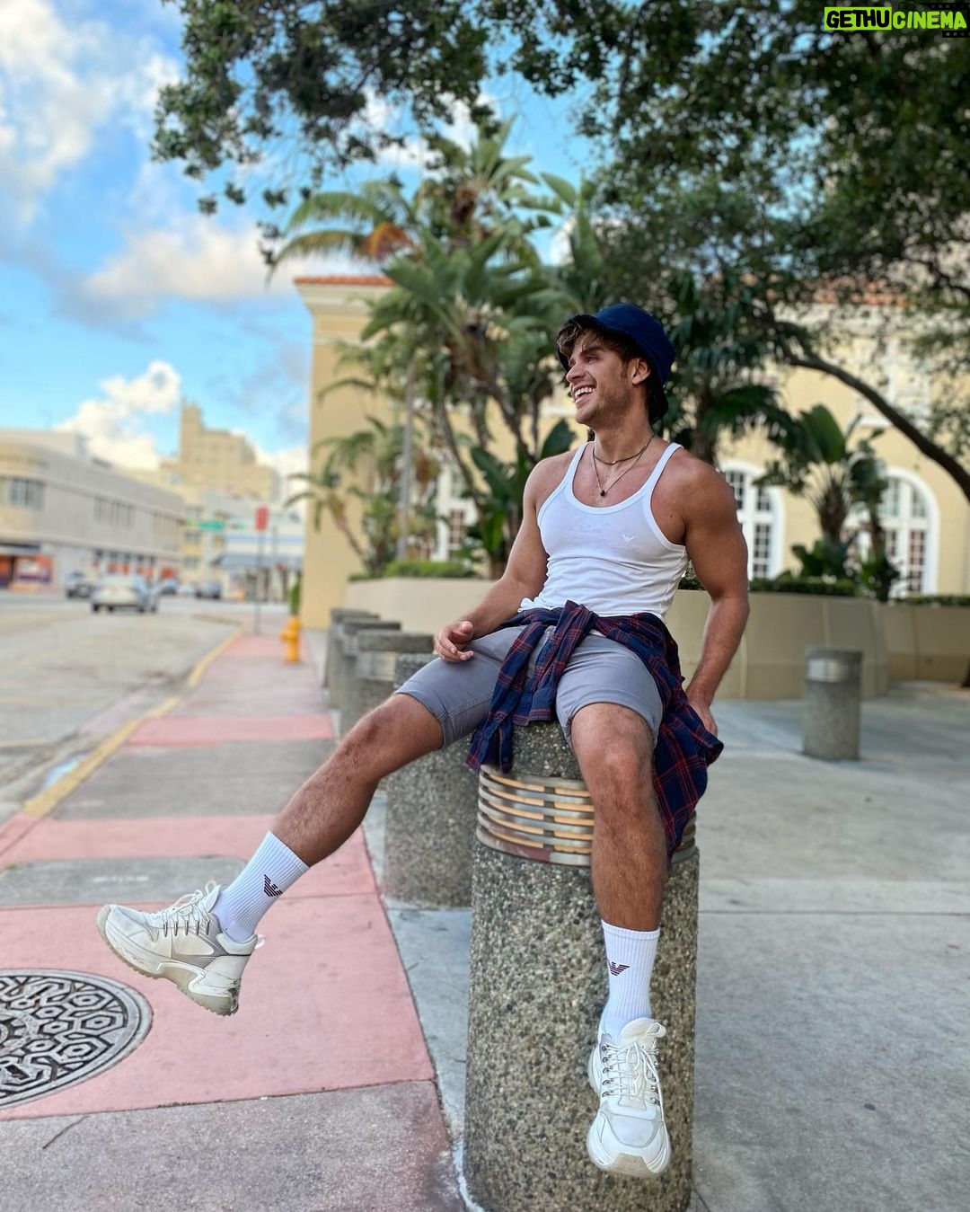 Polo Morín Instagram - Unos perros me hicieron photobomb, me caen bien. 🙃 Miami Beach, Florida