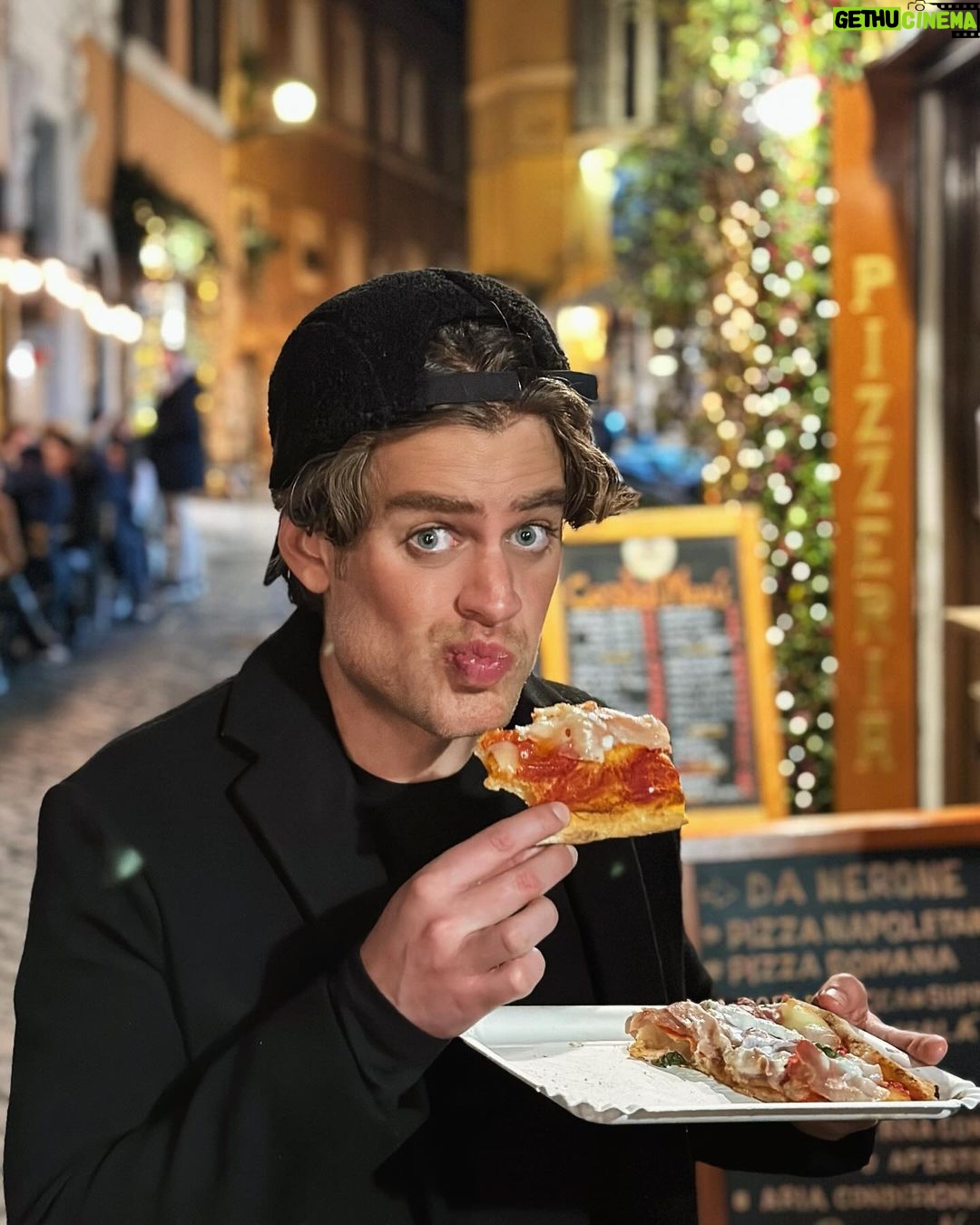 Polo Morín Instagram - When in Rome… 🏛️🍕🍹 Roma, Italia