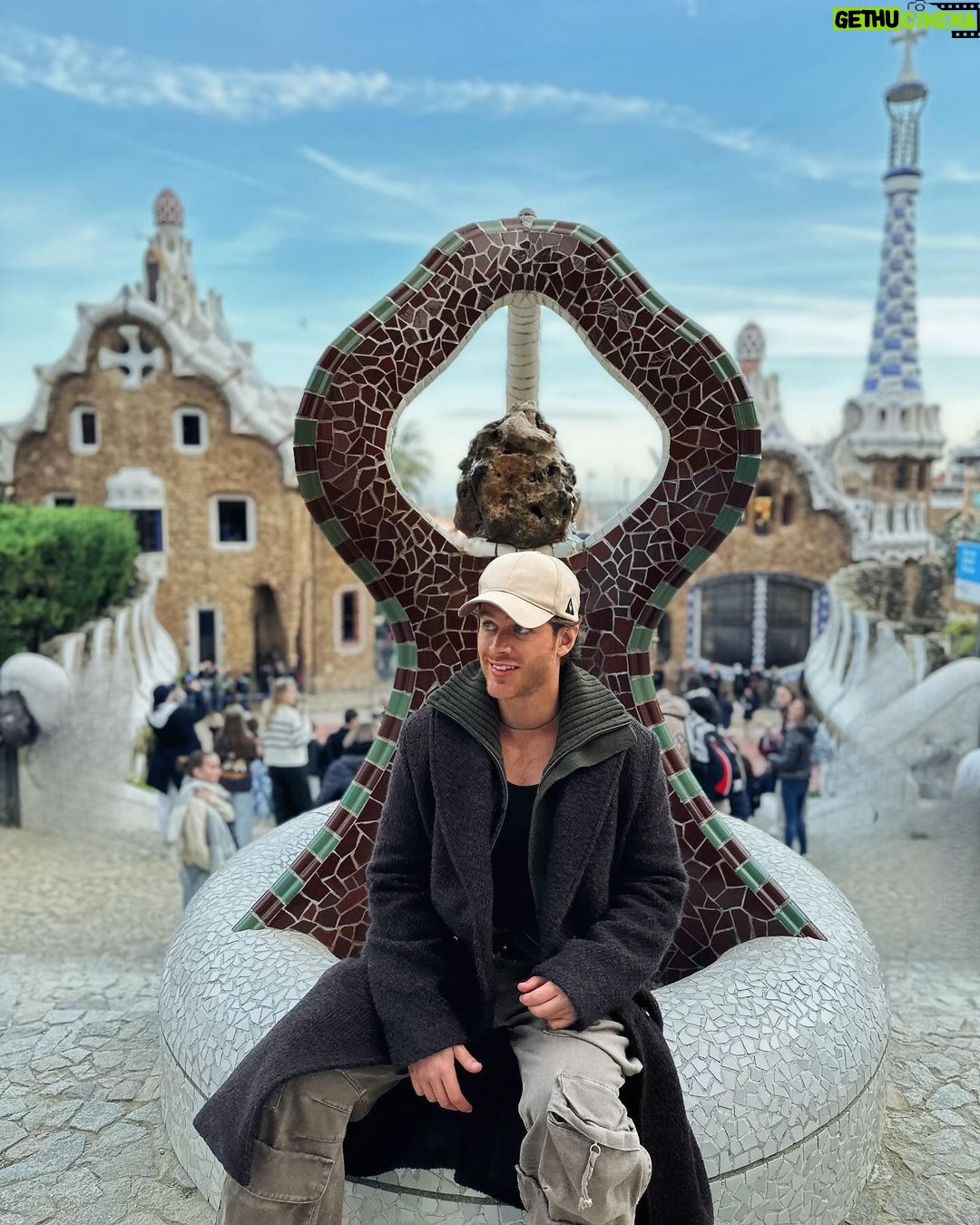 Polo Morín Instagram - Barcelona Pt. 2 🤙🏼 Parque Guell Gaudi-Barcelona