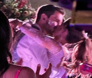 Polo Morín Instagram - Te amo y AMO verte tan feliz… GRACIAS por tantos años de amistad. 💜
Gracias Mi Corazón es Tuyo por juntarnos ❤️.