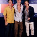Polo Morín Instagram – Yo: “Hello!!”
Shawn: “Holaaa, cómo estás?”
Yo: “HABLAS ESPAÑOL?!?”
Shawn: “Un poquito, sí” 

*POLO PROCEDE A MORIR DE EMOCIÓN 🙂🙃🙂🙃🙂🙃

*Michael llega y hace photobomb jajajaja 

GRACIAAAAS TOMMY H 😍