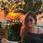 Pooja Chopra Instagram – 𝒯𝒽𝑒 𝓈𝓊𝓃𝓈𝑒𝓉 𝑔𝓁𝑜𝓌 🌇