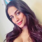 Poonam Pandey Instagram - Isko bolte hai self obsessed 😜 . . #poonampandey #poonampandeyreal #cutereel #fun