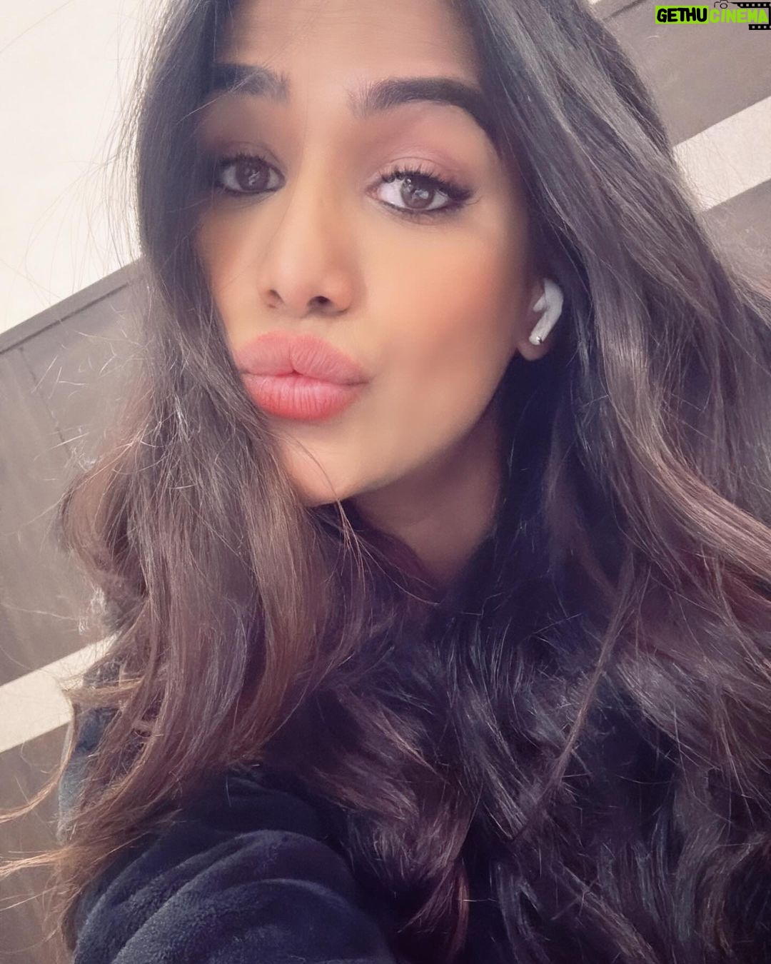 Poonam Pandey Instagram - Got a small break & few selfies for you 😜 . . #shooting #webseries #fun #poonampandey #pplovers #sexy