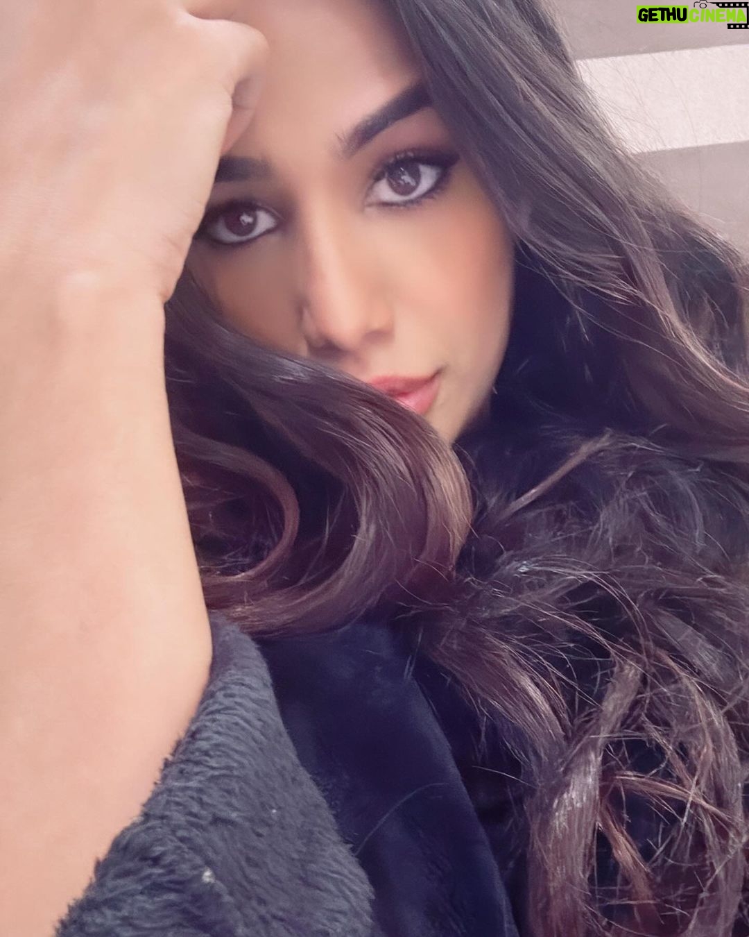 Poonam Pandey Instagram - Got a small break & few selfies for you 😜 . . #shooting #webseries #fun #poonampandey #pplovers #sexy