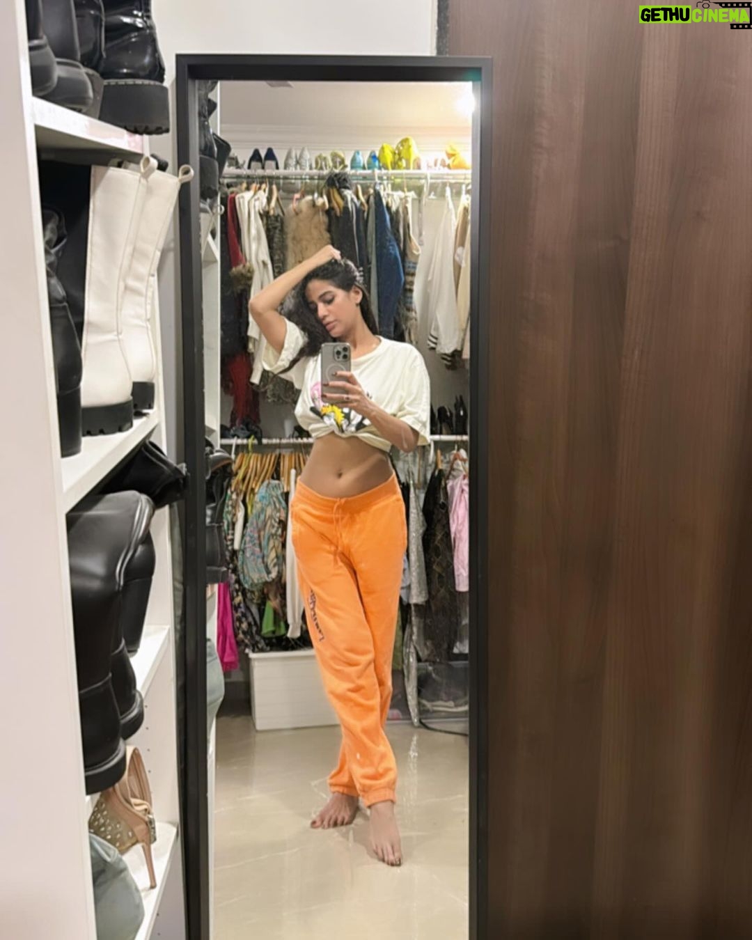 Poonam Pandey Instagram - What you doing? . . #chilling #home #relaxing #clicking #poonampandey #poonampandeyvideos