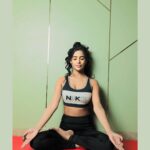 Poonam Pandey Instagram – Yoga class: the only place where “Drop it like it’s hot” means something different 🔥 🧘‍♀️ 

#Fitness #MindBodySoul #MondayMotivation