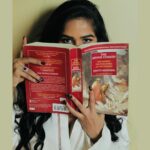 Poonam Pandey Instagram – Shh! I’m on a book date! 🤫❤️ 

#poonampandey #bookstagram 
#fun #reading #thedivinecomedy