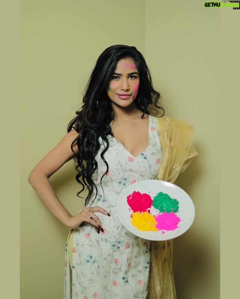 Poonam Pandey Instagram - Holi vibes got me ✨💕 #holi #colorful #fun #poonampandey