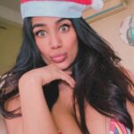 Poonam Pandey Instagram - Merry Christmas to everyone..🎄 .. #christmas #christmasdecor #christmastime #poonampandey