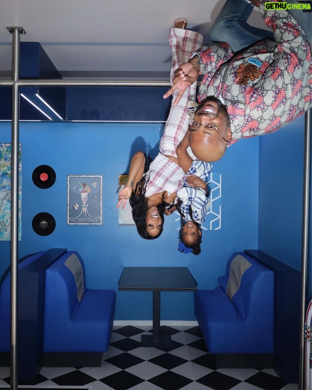 Porsha Williams Guobadia Instagram - Happy Sunday 🤸🏾♀️🤸🏾♀️🤸🏾♀️ #MuseumOfIllusions #Brother @museumofillusions_atlanta