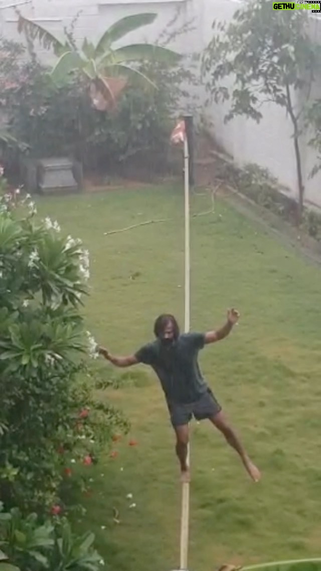 Pranav Mohanlal Instagram - Some rainy-day reverse slacklining :) #slacklining #lifeinanutshell #rainyday