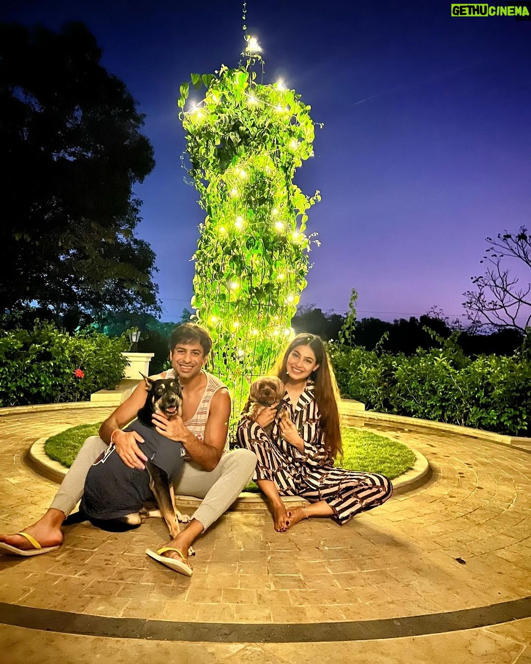 Puja Gupta Instagram - Oh itβs a season to be jolly πͺ» ππΎ πΆ π