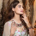 Puja Gupta Instagram - @iampujagupta mesmerising us by her looks as usual with our Ruby Necklace Set along with ruby ring and uncut diamond bangles… . Creating magic✨ . Muse: @iampujagupta Jewellery: @golecha_jewels Designer: @riddhimajithiaofficial MUA: @makeupbymausam 📸: @lumosnoxphotography . #pujagupta #choker #necklace #earrings #chaandbali #smile #glamour #luxury #collection #jewellery #golechasjewels #golechas #ring #bangle #adorable #royal #elegance #bridal #jewels #jewellery #golechasjewels #jewels #jewelry #bridal #classic #royal #heritage #luxury #pret #mustvisitplace #jaipur #bombay #delhi GOLECHA'S JEWELLERS