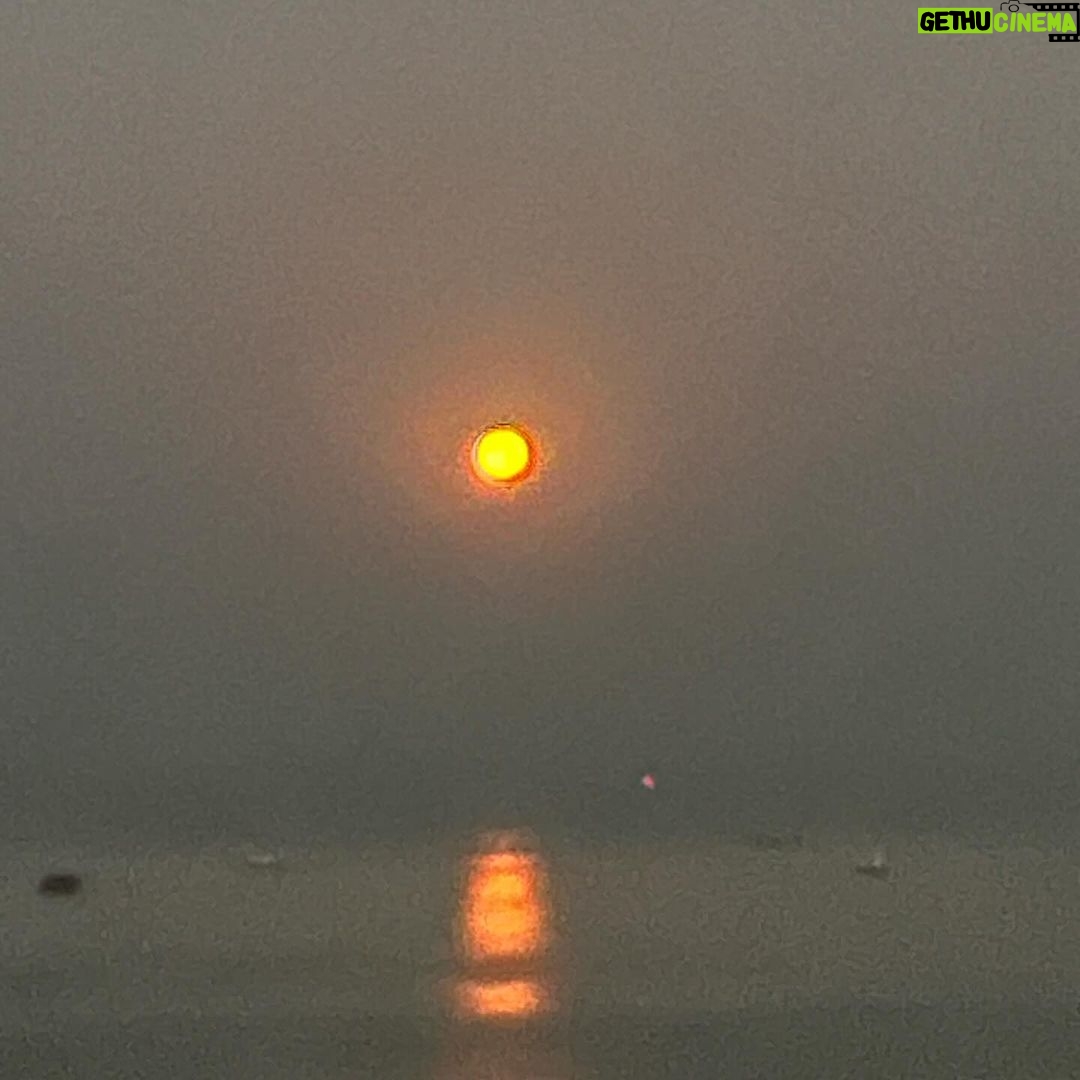 Puja Gupta Instagram - Sometimes u wake up and look at nature and fail to understand how God made universe this pleasing Just amazing 🌝 Mumbai, Maharashtra
