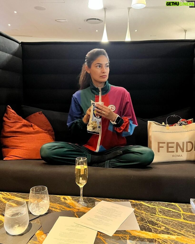 Puja Gupta Instagram - All set to come back to Bharat 🇮🇳 to my family and to my jaans 🐶 🐕 ✈️ 🧳 The Virgin Atlantic Clubhouse @ JFK