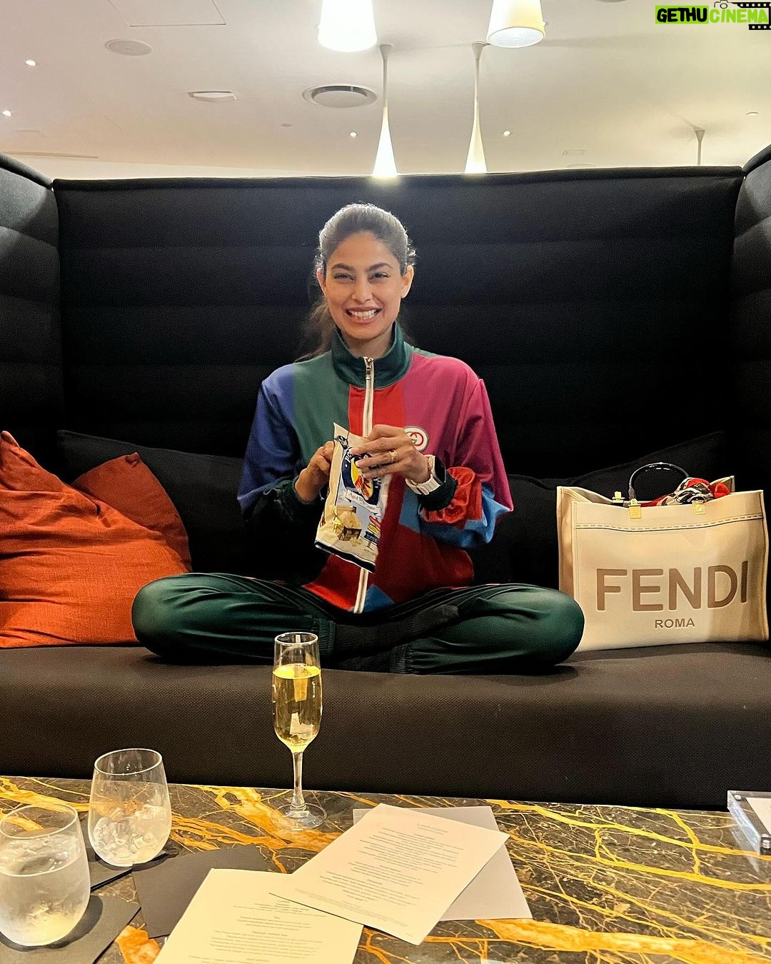Puja Gupta Instagram - All set to come back to Bharat 🇮🇳 to my family and to my jaans 🐶 🐕 ✈️ 🧳 The Virgin Atlantic Clubhouse @ JFK