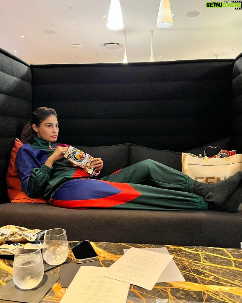 Puja Gupta Instagram - All set to come back to Bharat 🇮🇳 to my family and to my jaans 🐶 🐕 ✈ 🧳 The Virgin Atlantic Clubhouse @ JFK