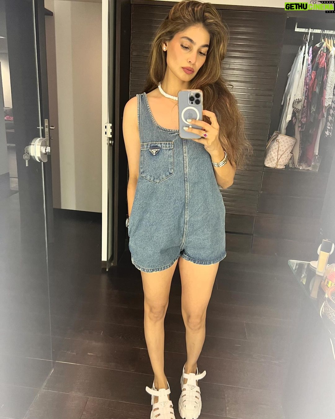 Puja Gupta Instagram - The way you dress is an expression of your personality. ... 💅 Bandra Band Stand