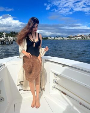 Puja Gupta Instagram - 1. "There's nothing simpler than avoiding people you don't like. Avoiding one's friends--that's the real test."
💅