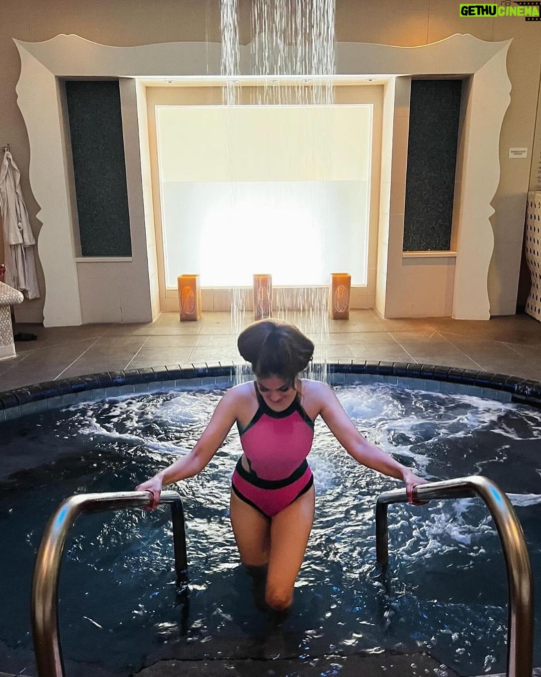 Puja Gupta Instagram - Back to my fav place 🐝🧖♀️ Eau Palm Beach Resort & Spa