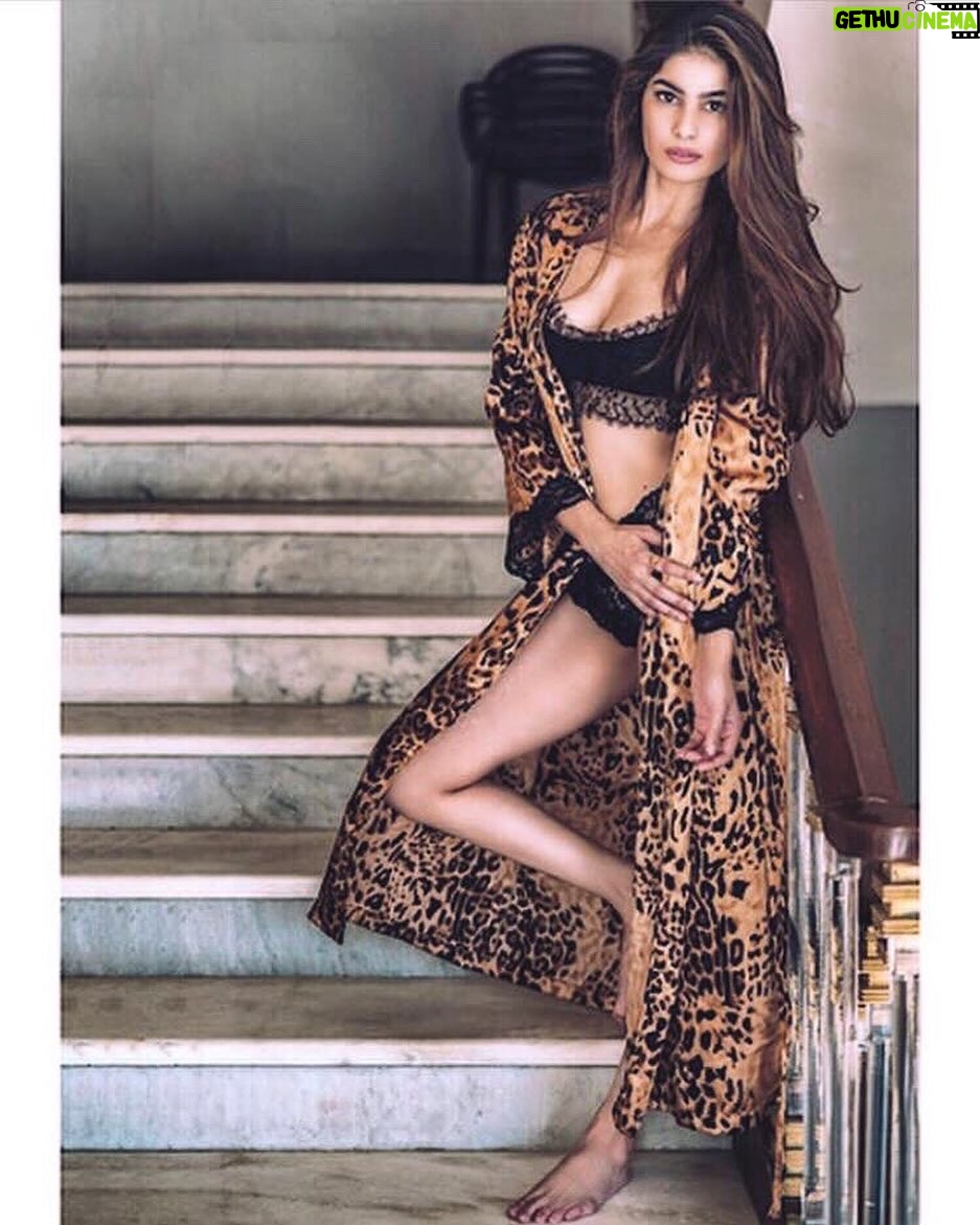 Puja Gupta Instagram - Hello Monday I’m ready … Bandra Band Stand