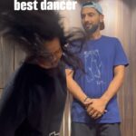 Punit Pathak Instagram - Focus dekho is ladki ka @nidhimoonysingh … waaah ! . #bloopers #fun #masti #husband #wife #couplegoals #dance #laughter #trending #psenitak #instagood #happy #smile