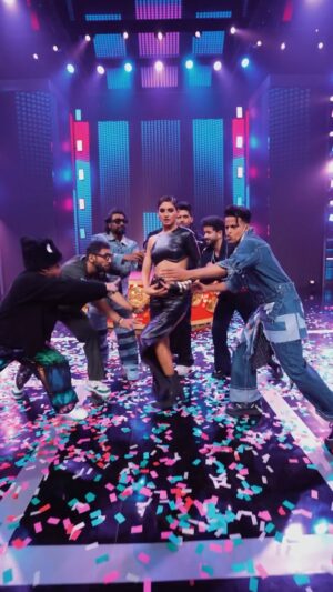Punit Pathak Instagram - Deja Vu with the masters on the sets of dance Plus Pro 💥 Thanks @remodsouza sir for having me there. Great meeting the coaches and shooting with them 🔥
@souravsharmaofficial 💥