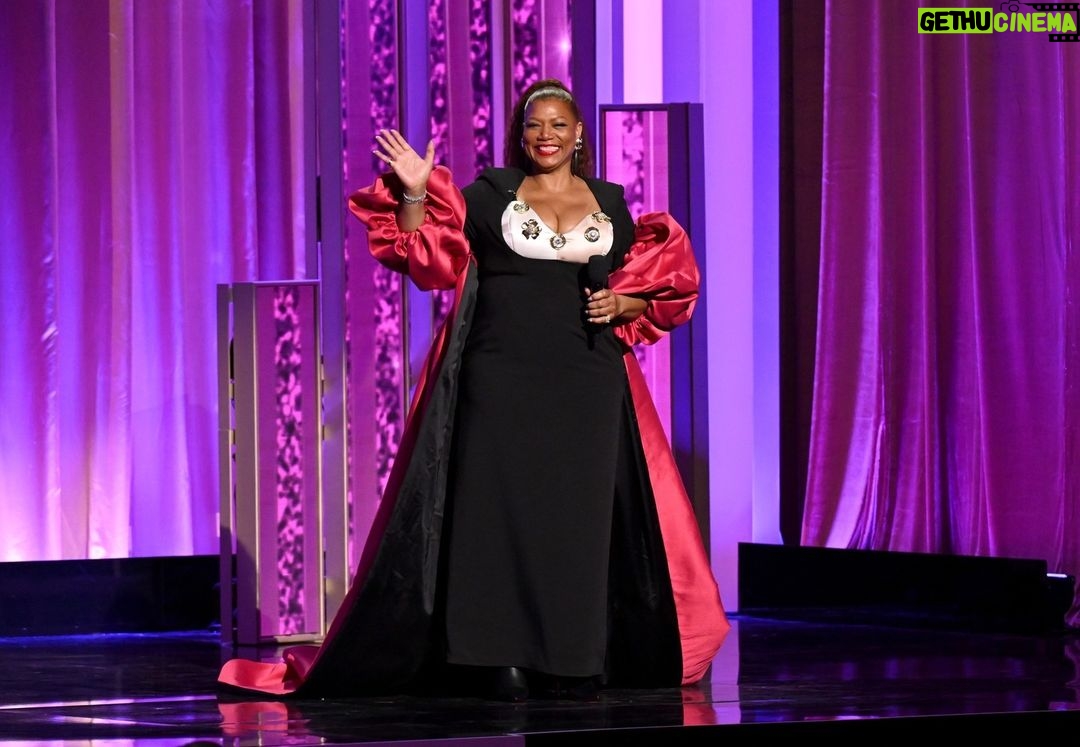 Queen Latifah Instagram - The @naacpimageawards are always a night to remember, and the 55th awards brought it! Hosted during #WomensHistoryMonth, this year was extra special. Not only was our Queen Collective director @jshawshank nominated for Outstanding Live Action Short Film for GAPS, but @QueenLatifah and P&G’s Queen Collective were recognized as this year’s "Unsung Hero" honorees. Since 2018, P&G, Queen Latifah and @flavorunitent have provided mentorship, development and production support to create more opportunities behind the camera for the next generation of multicultural women and nonbinary directors and help them bring their incredible stories to the screen. We thank partners like @BET for continuing to give visibility to excellent work and being devoted to celebrating the richness and diversity of Black creativity. And we salute #QueenCollective co-founder, cultural icon, and last week's awards host, Queen, for her commitment to creating more space for talented storytellers and for always bringing her epic style to any stage! Want to be inspired by our Queen Collective stories? Check the link in bio to stream the full library of films! #NAACPImageAwards #QueenCollective #WomensHistoryMonth