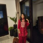 Radhika Pandit Instagram - "Let me pose Coco... never mind!!" #radhikapandit #nimmaRP